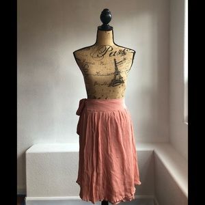 vintage DKNY wrap city skirt  100%silk 💕🛒